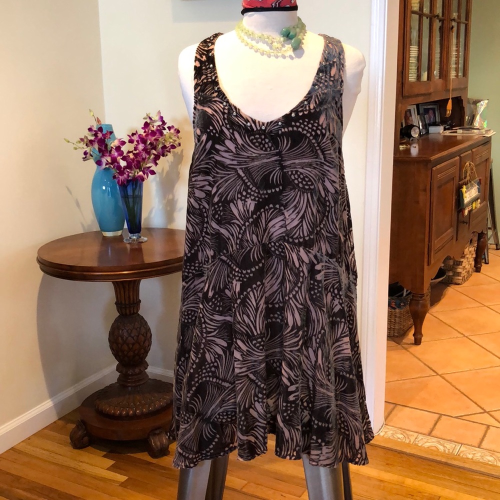 Free People velvet design stud neckline sz med